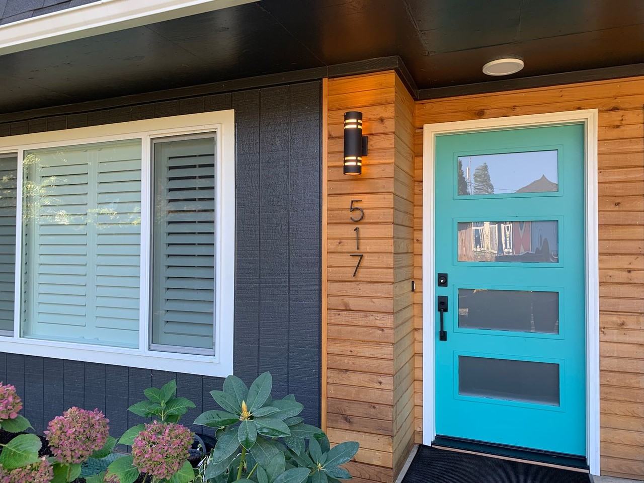 519 W 30th St - Photo 2 of 43