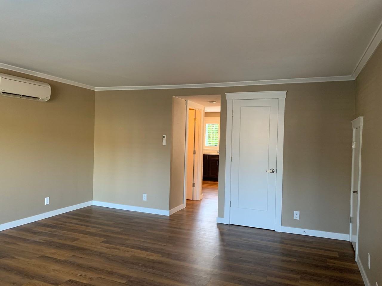 519 W 30th St - Photo 3 of 43