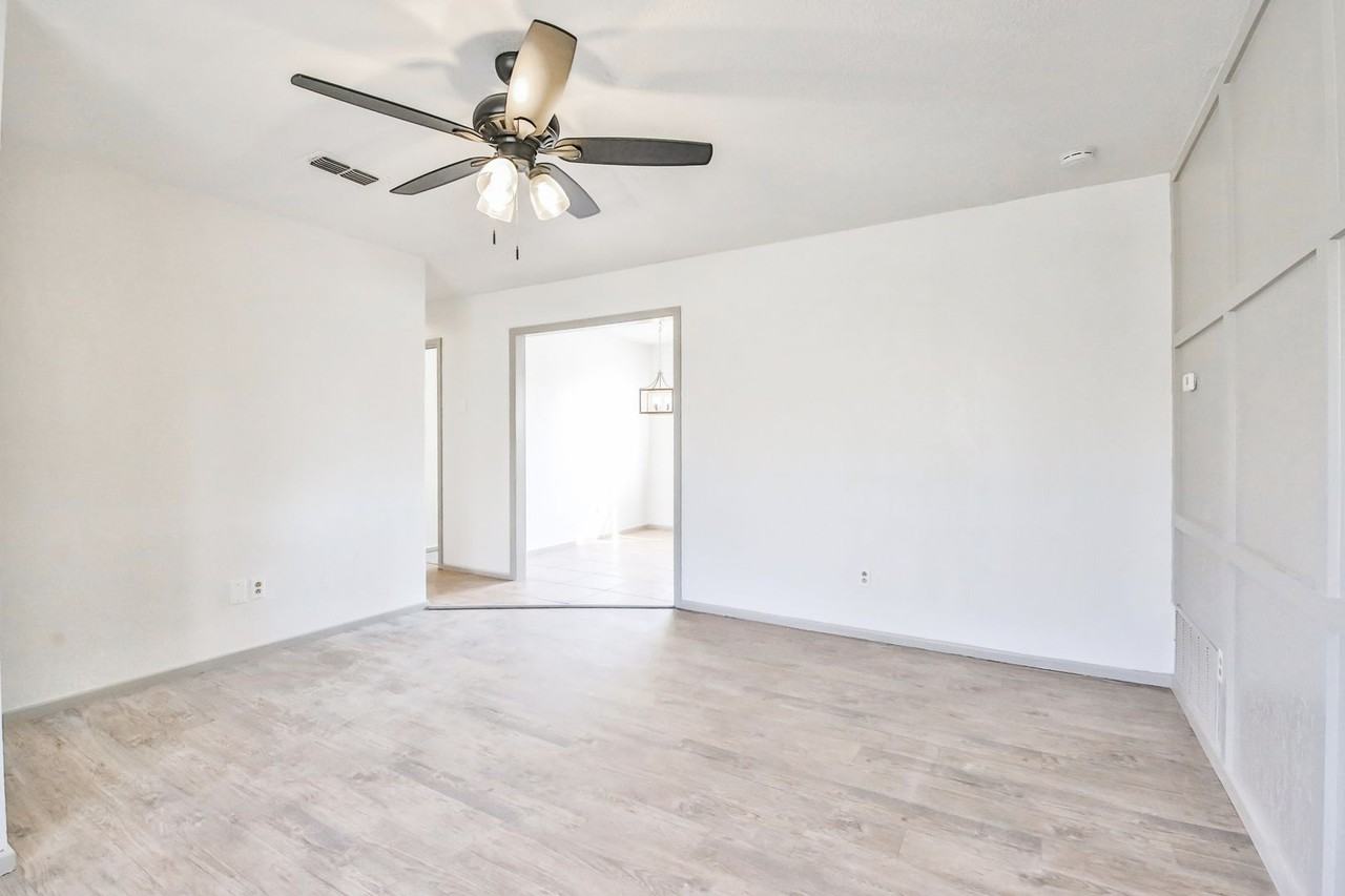 6127 35th St - Photo 4 of 16
