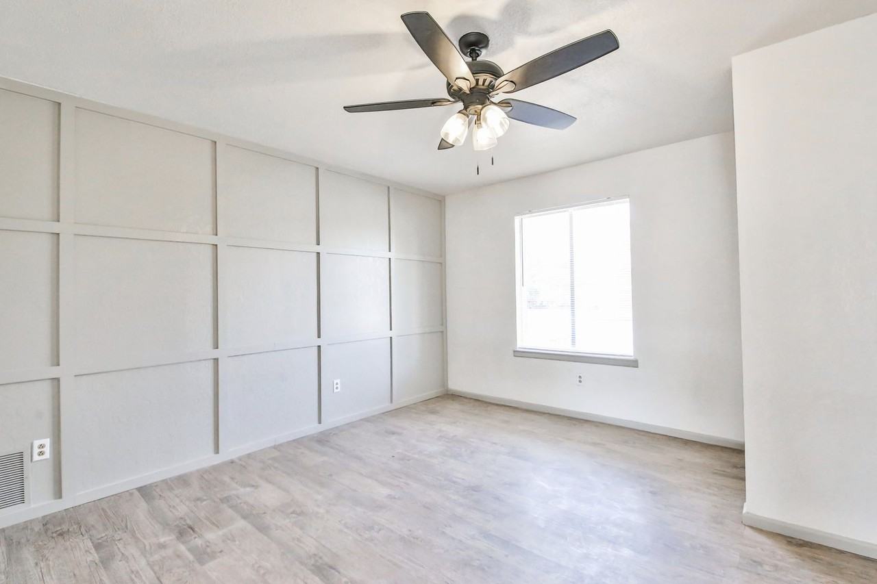 6127 35th St - Photo 5 of 16