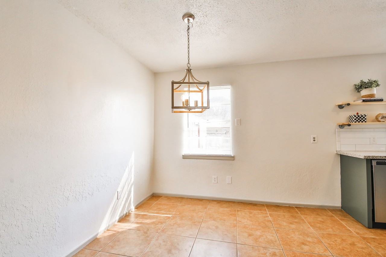 6127 35th St - Photo 6 of 16