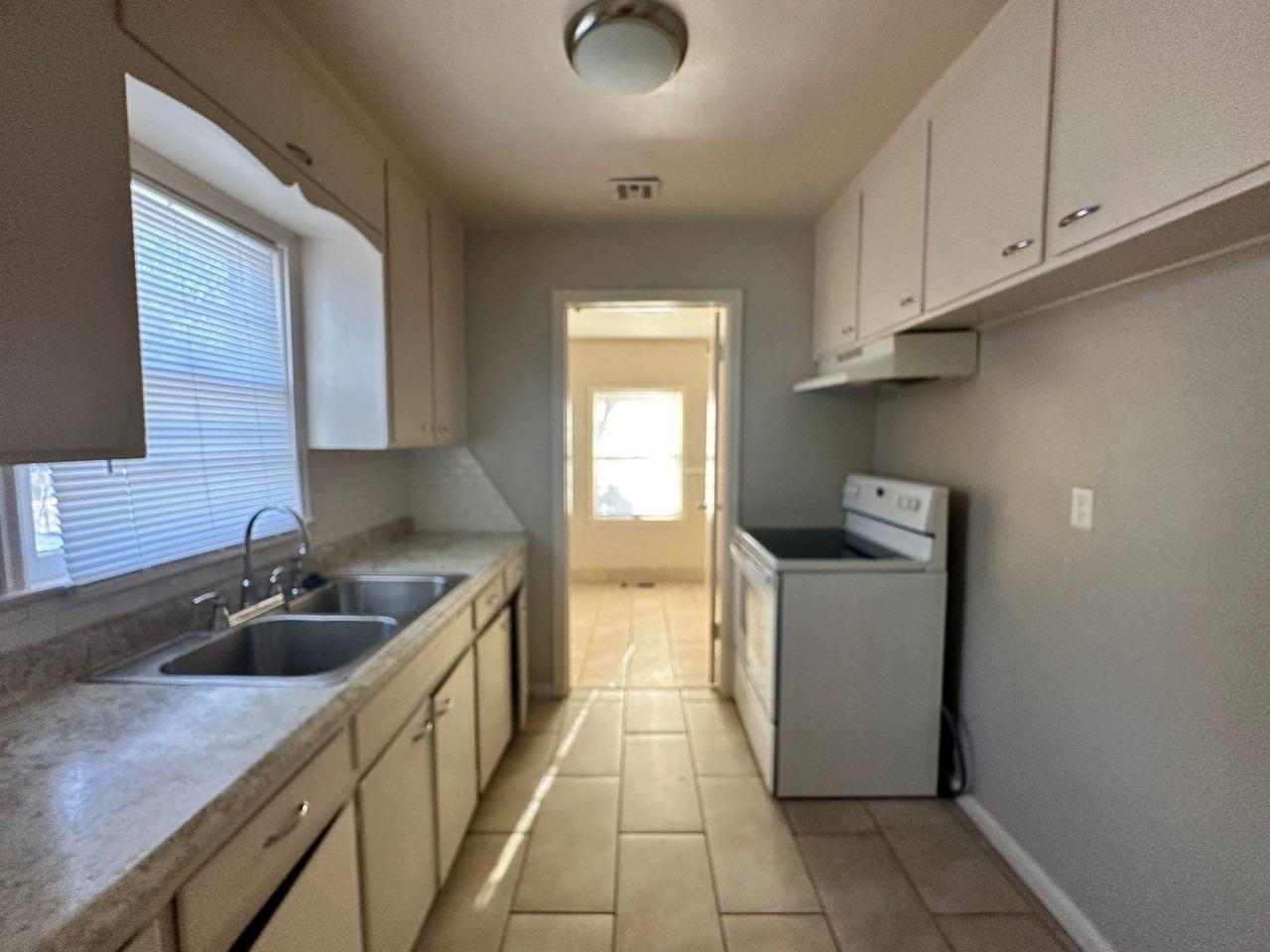 616 S Eastridge St - Photo 4 of 15