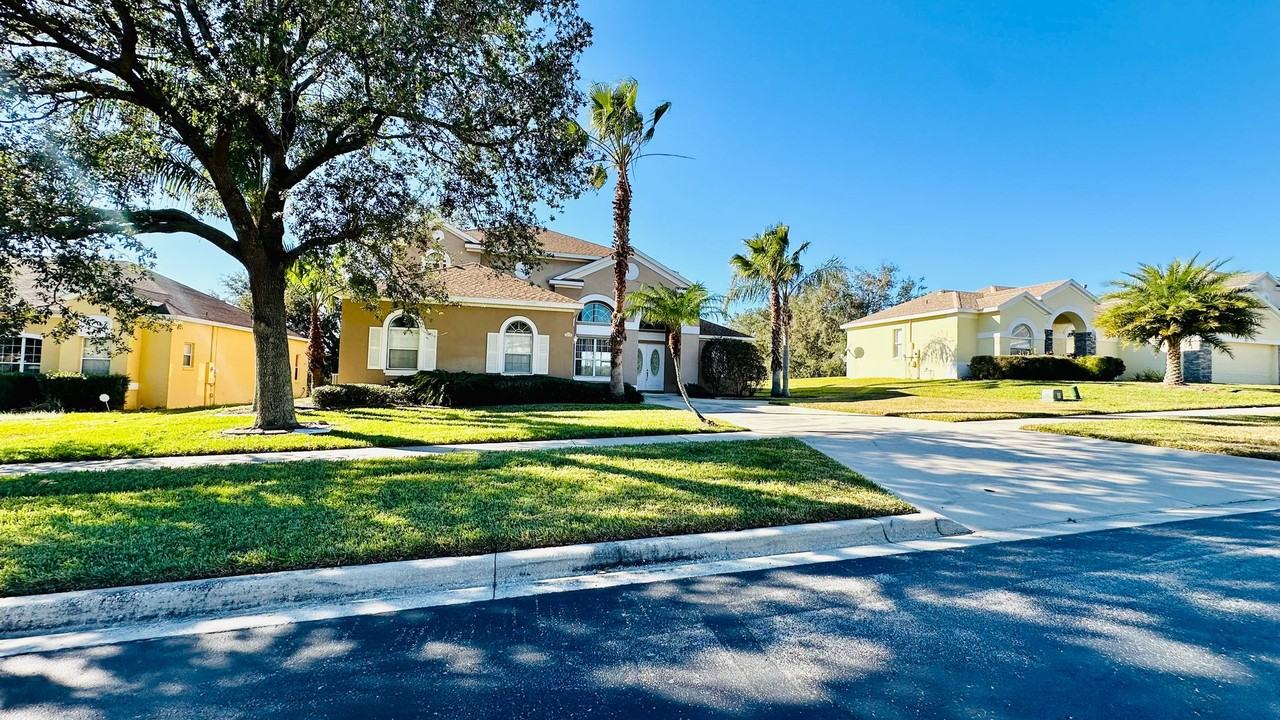 2859 Majestic Isle Dr - Photo 2 of 50