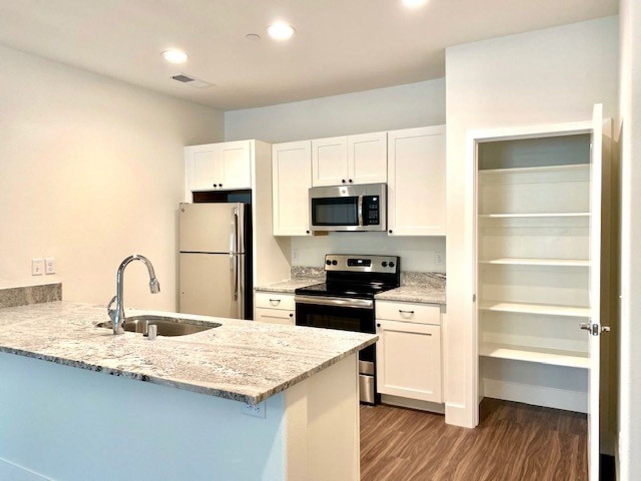 Skyline Luxury Apartments - Photo 3 of 37