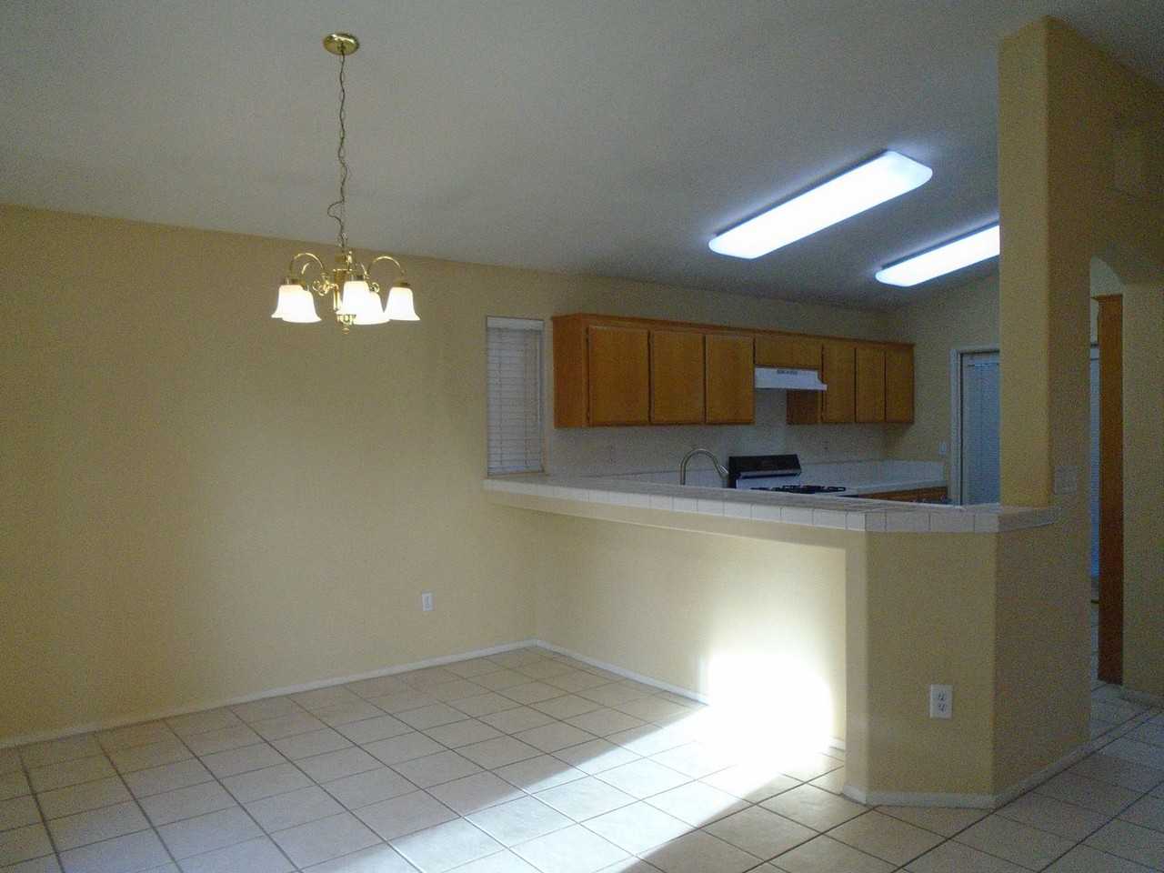 5319 Silvergate St - Photo 4 of 14