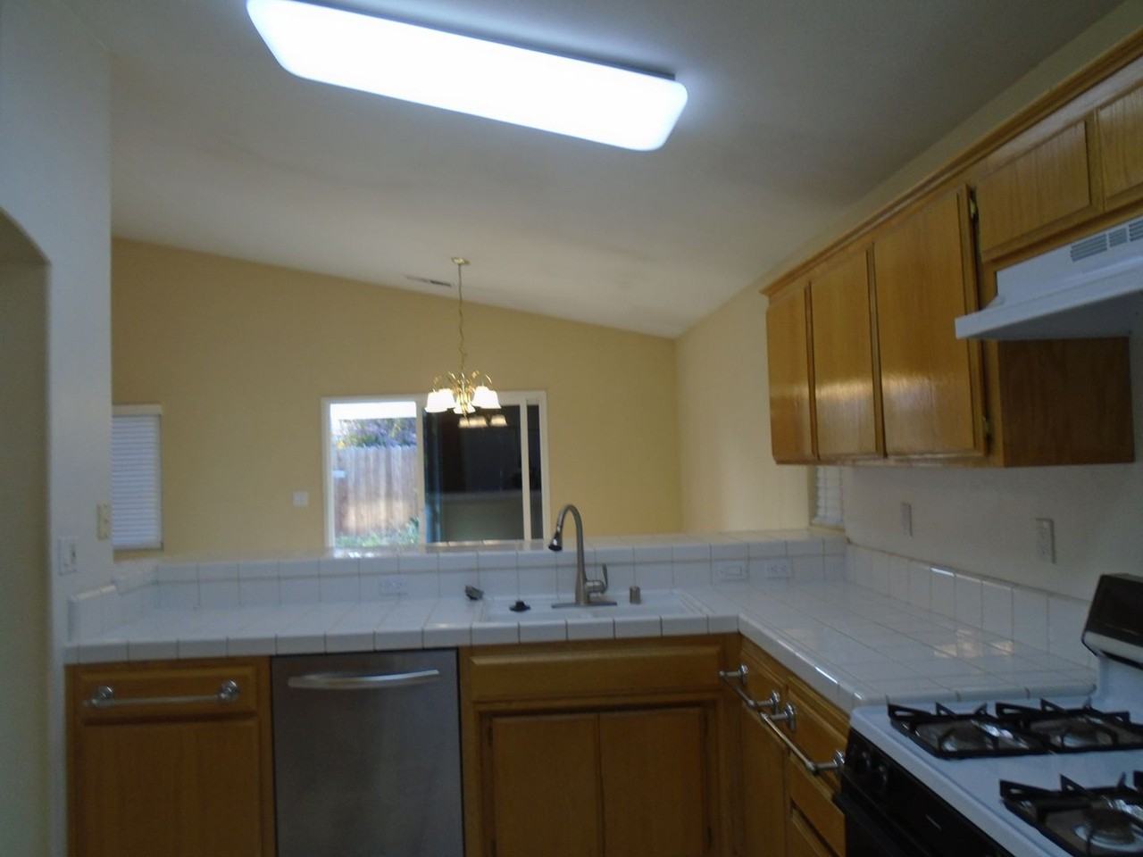 5319 Silvergate St - Photo 6 of 14