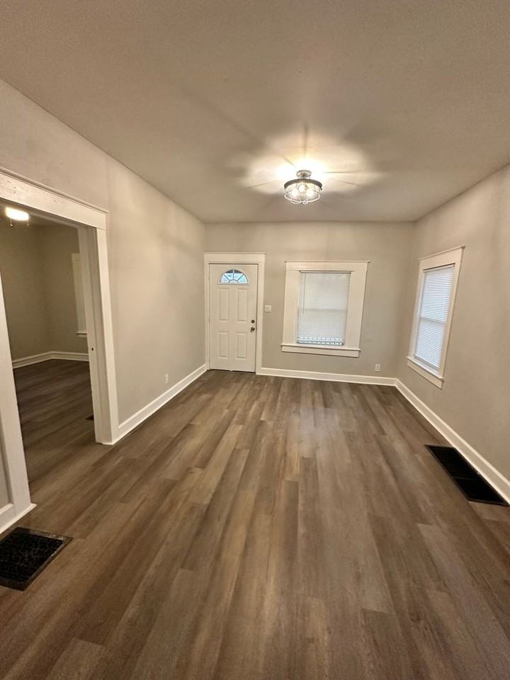 5826 Jackson Ave - Photo 3 of 19