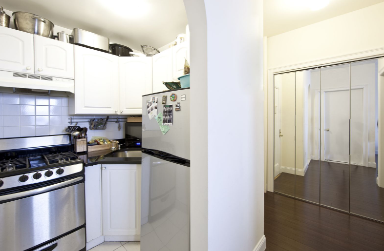 271 W 22nd St #2E - Photo 5 of 9