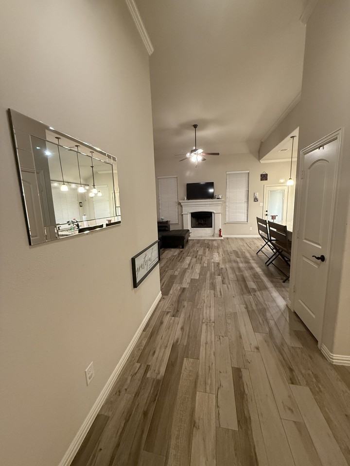 450 Collin St #NA - Photo 2 of 17