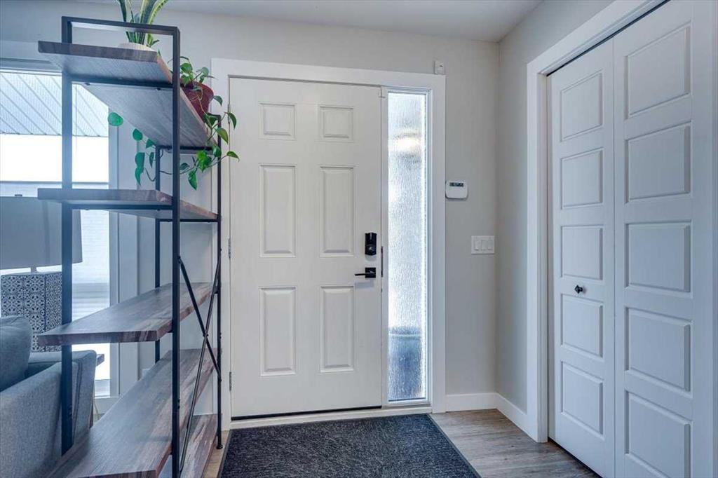 70 Valley Crescent - Photo 3 of 26