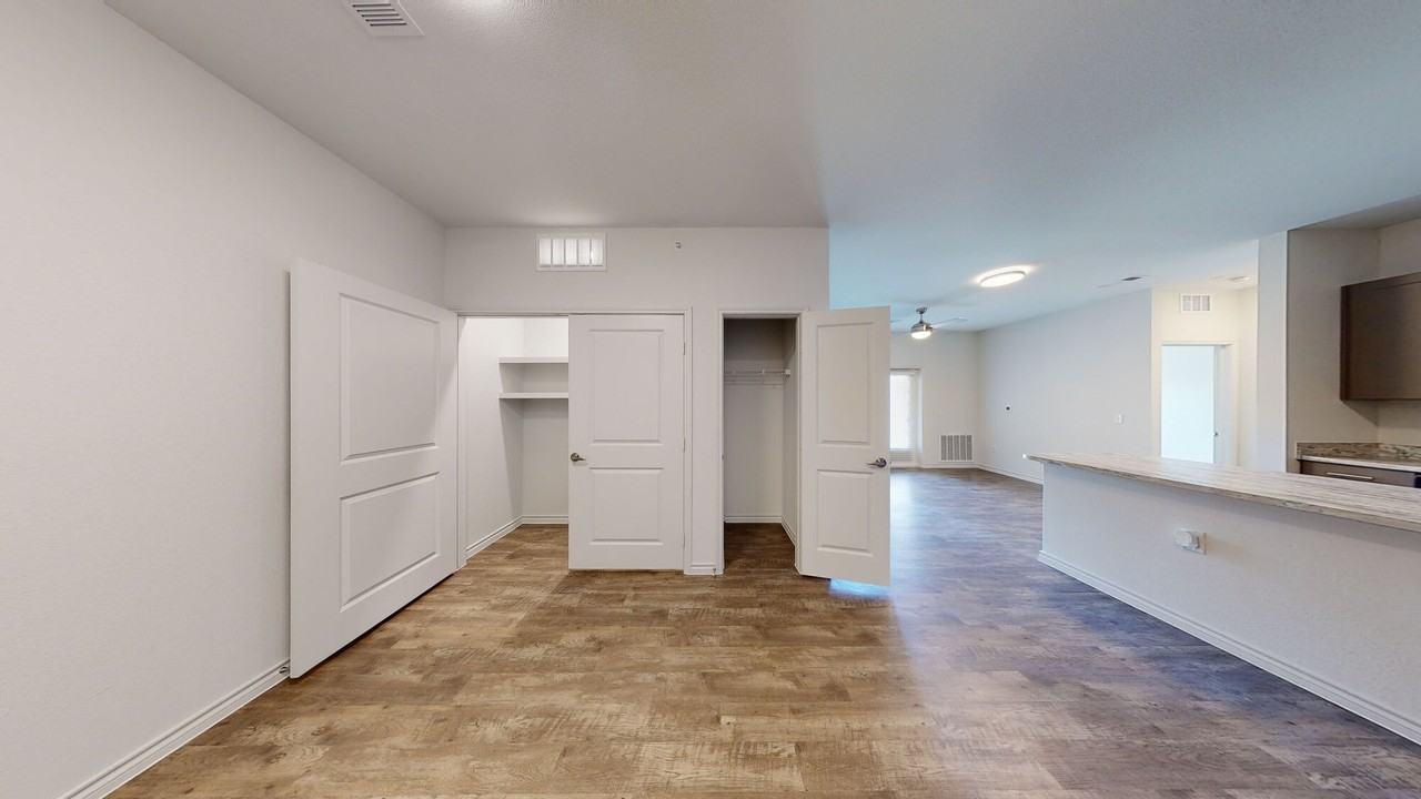 The Hollows - Photo 3 of 43