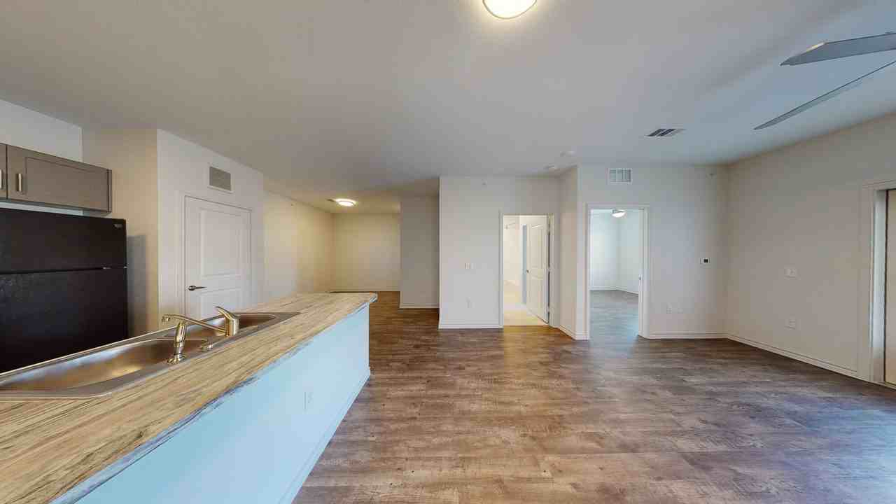 The Hollows - Photo 4 of 43