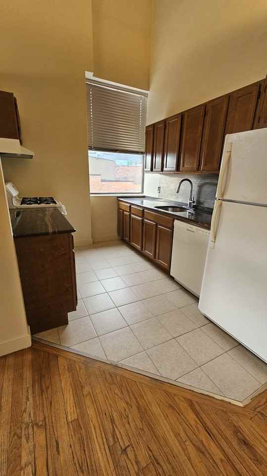 68-70 Bank St - Photo 2 of 8