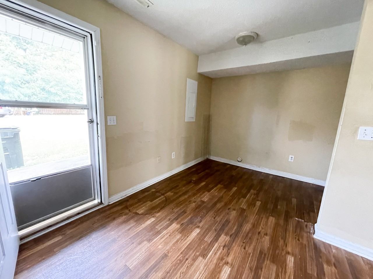 1560 F Ave - Photo 3 of 9