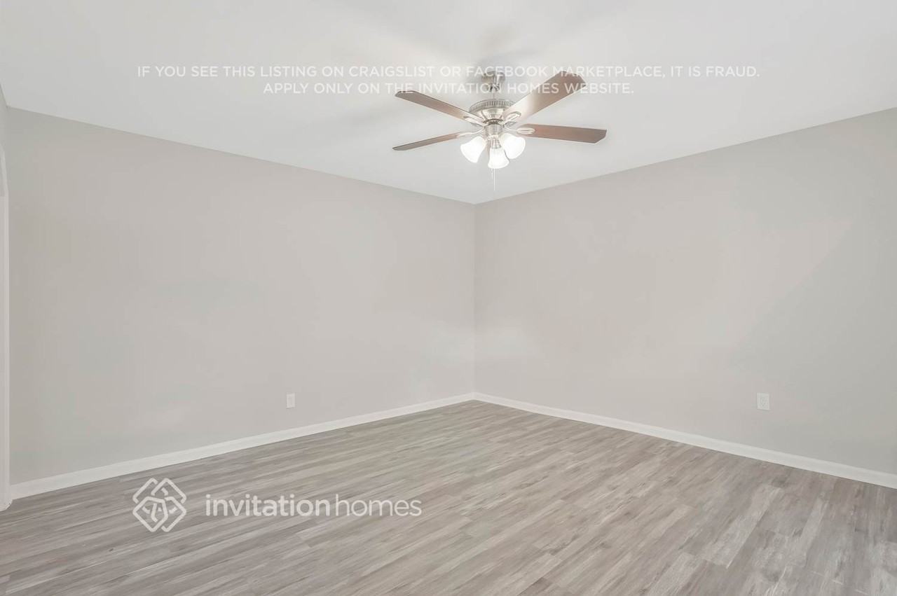 4924 Sheila Ln - Photo 4 of 22