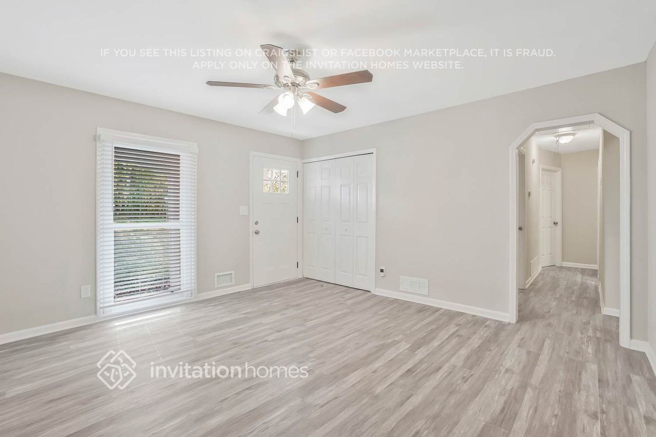 4924 Sheila Ln - Photo 3 of 22