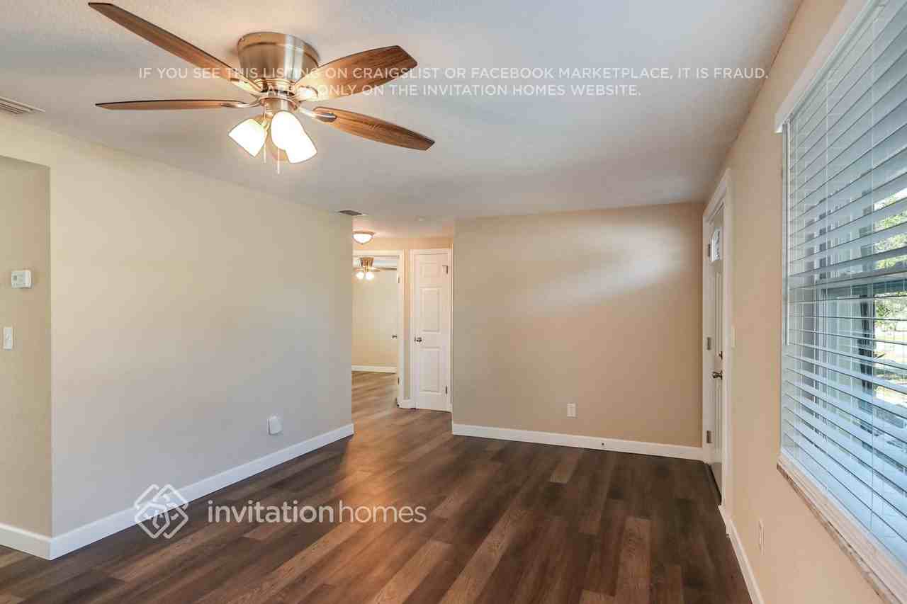 3541 Oakhurst Dr - Photo 3 of 20