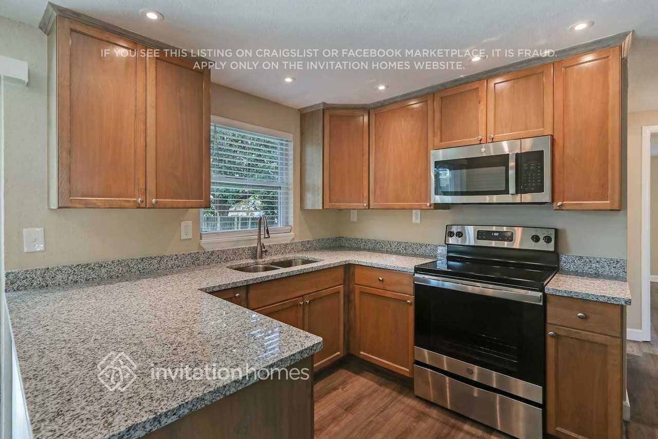 3541 Oakhurst Dr - Photo 7 of 20