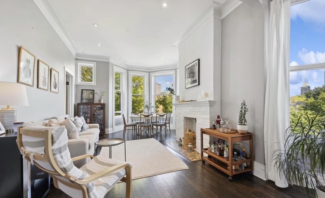 729 West Roscoe Street - Photo 2 of 10