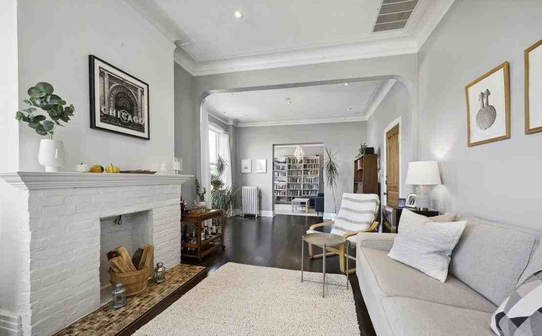 729 West Roscoe Street - Photo 4 of 10