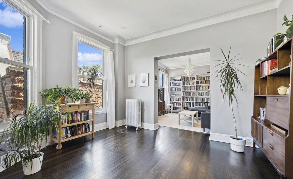 729 West Roscoe Street - Photo 5 of 10