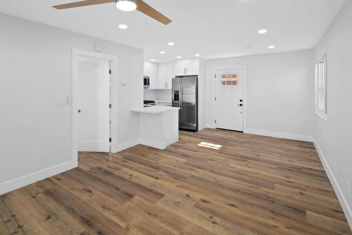 4708 Mansfield St - Photo 3 of 16