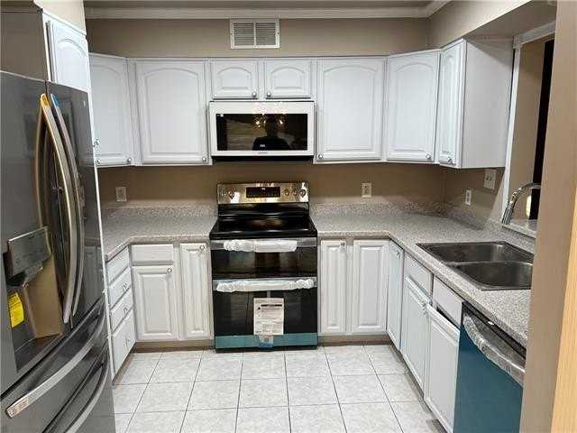 668 Marina Dr - Photo 3 of 19