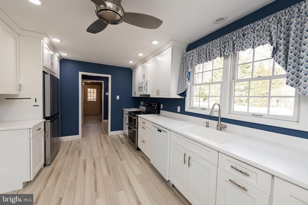 50 Meadowbrook Ln - Photo 4 of 50