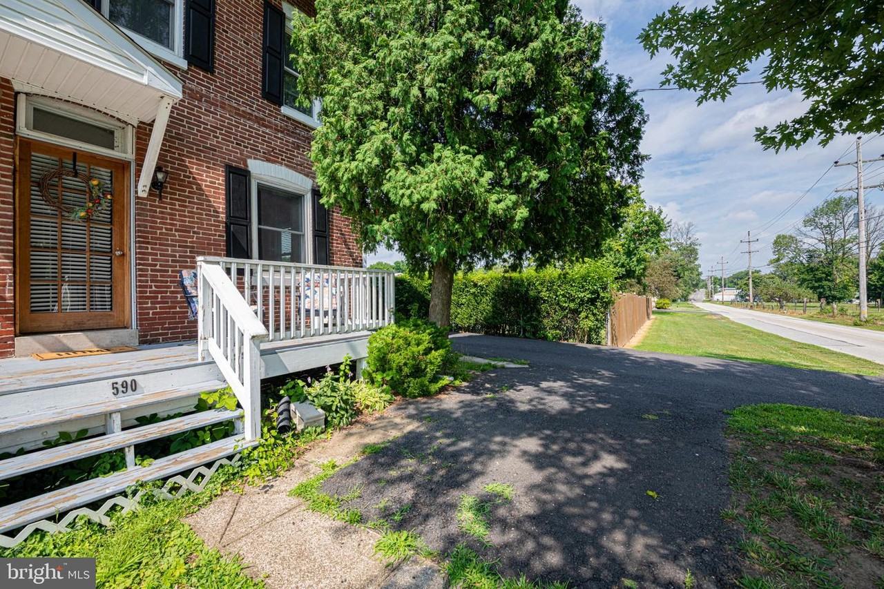 590 S 2nd Ave - Photo 3 of 47