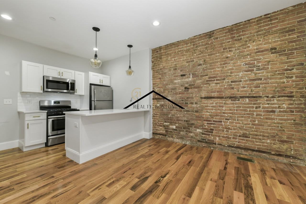 305 Saratoga St #2 - Photo 2 of 14