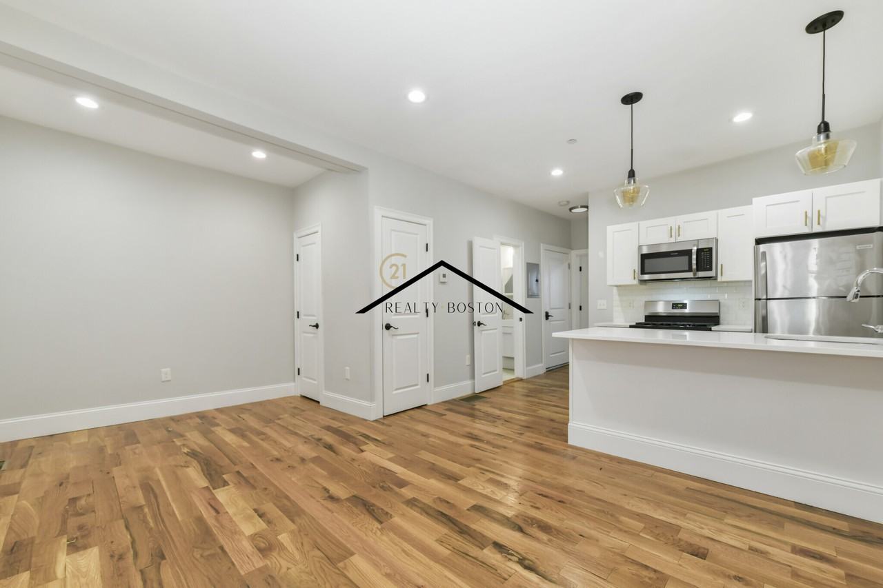 305 Saratoga St #2 - Photo 6 of 14