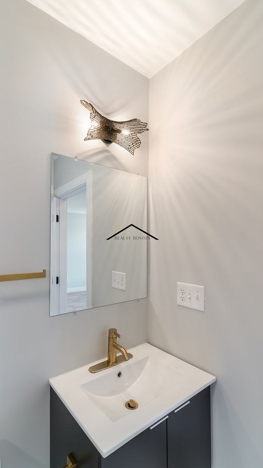 40 Chelsea St #5 - Photo 5 of 13