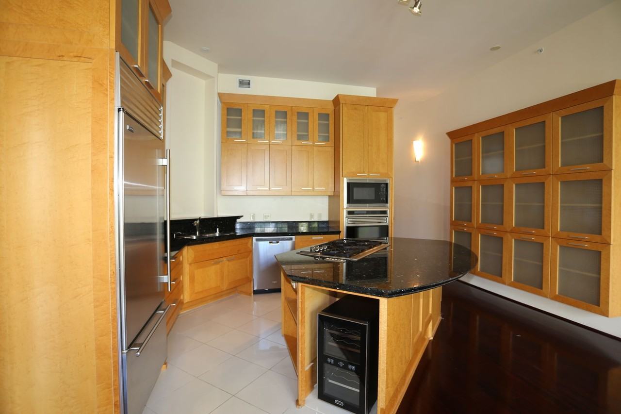 427 Launiu St #403 - Photo 3 of 50