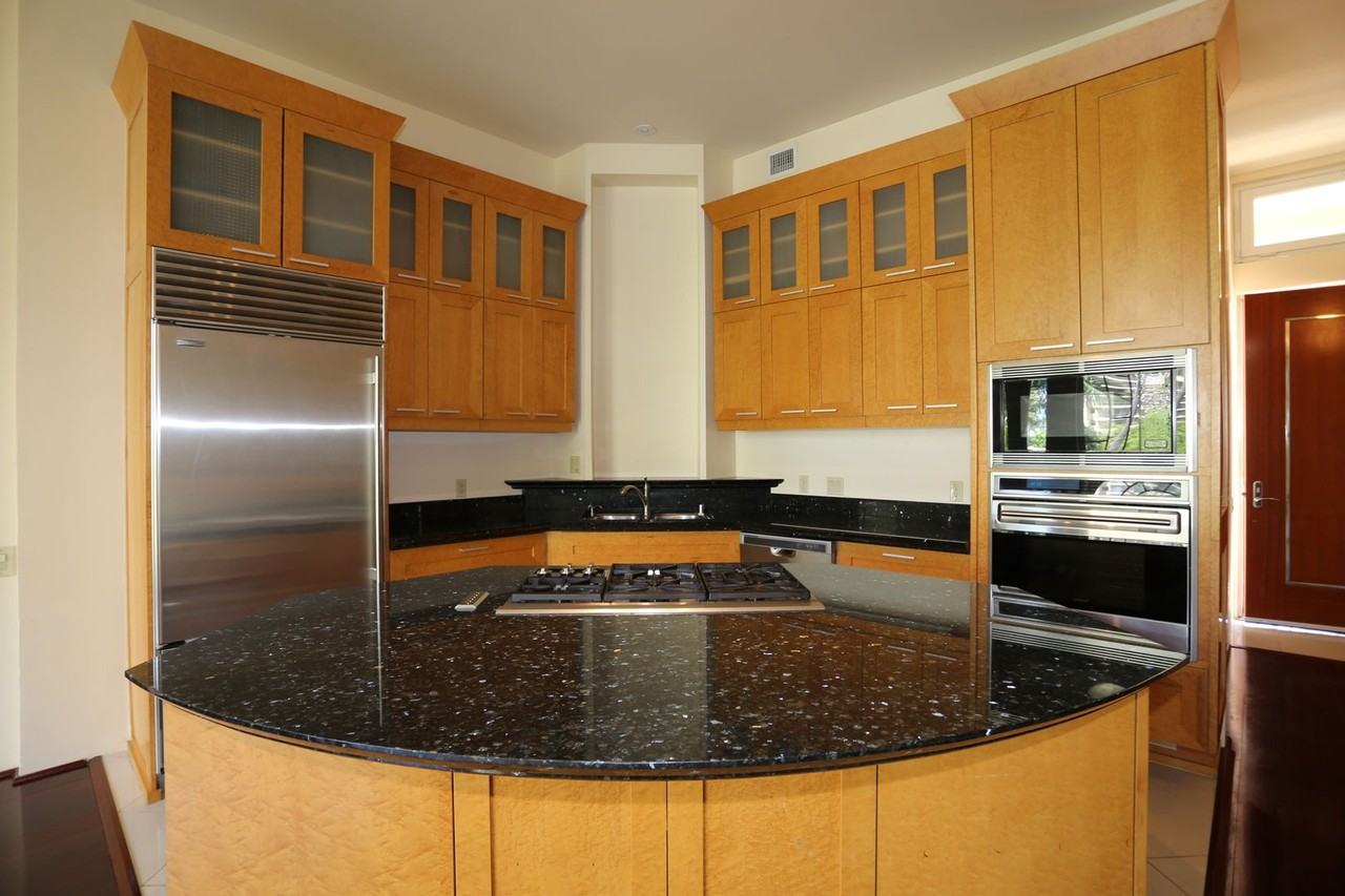 427 Launiu St #403 - Photo 6 of 50