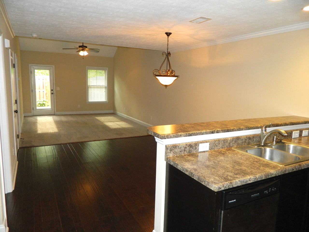 517 Scenic Dr - Photo 5 of 26