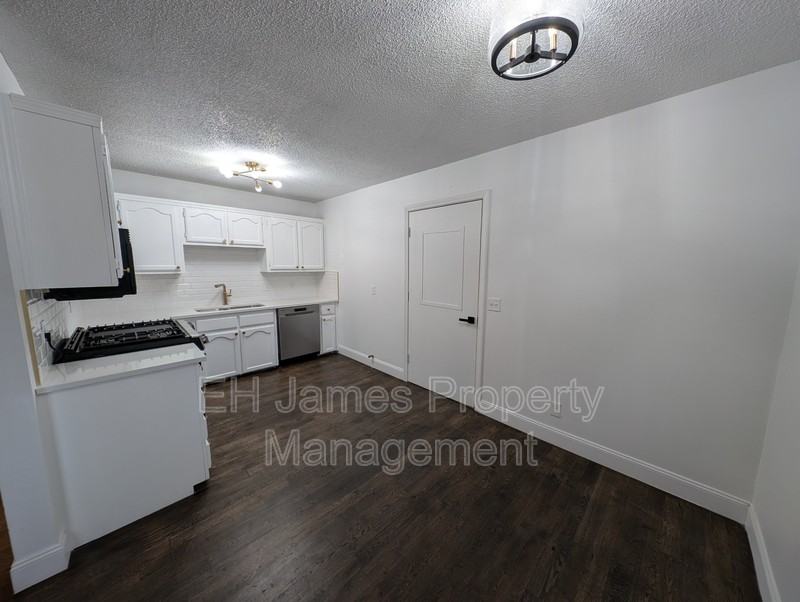 116 E 11th St - Photo 3 of 13