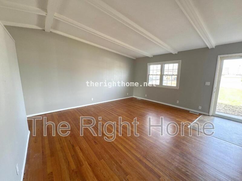 2824 S 134th Ave - Photo 2 of 17