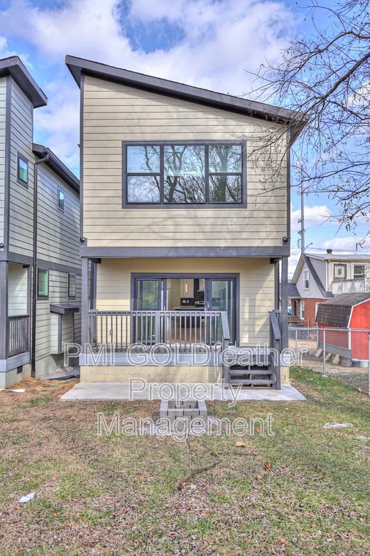 402B E Trinity Ln - Photo 2 of 40