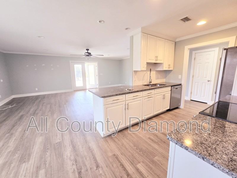 807 S Longwood Cir - Photo 5 of 16