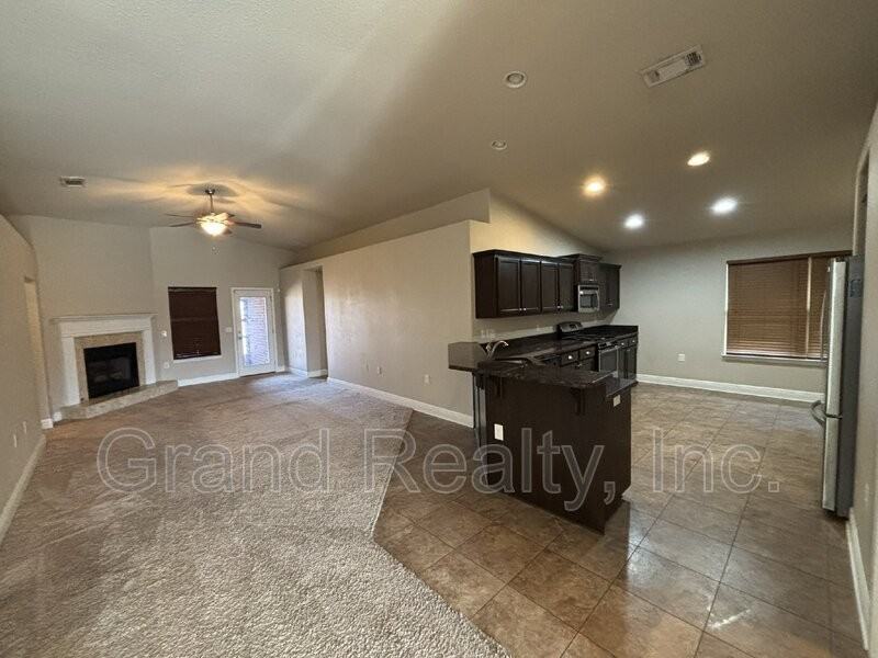 4762 Ashley Place Blvd - Photo 4 of 19