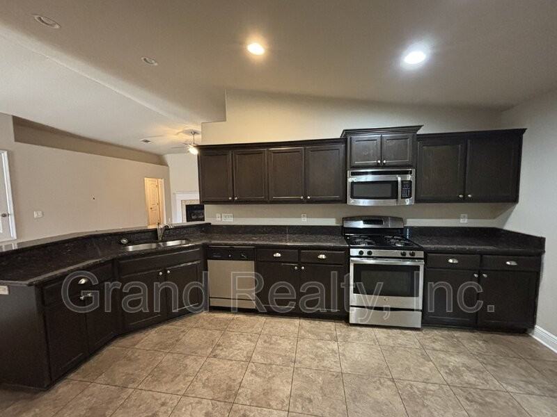 4762 Ashley Place Blvd - Photo 6 of 19