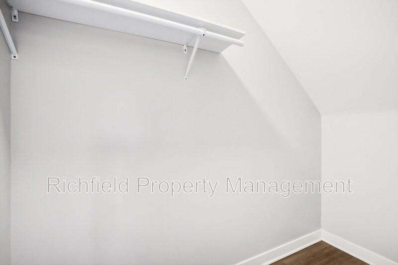 2030 E Maryland St - Photo 5 of 40