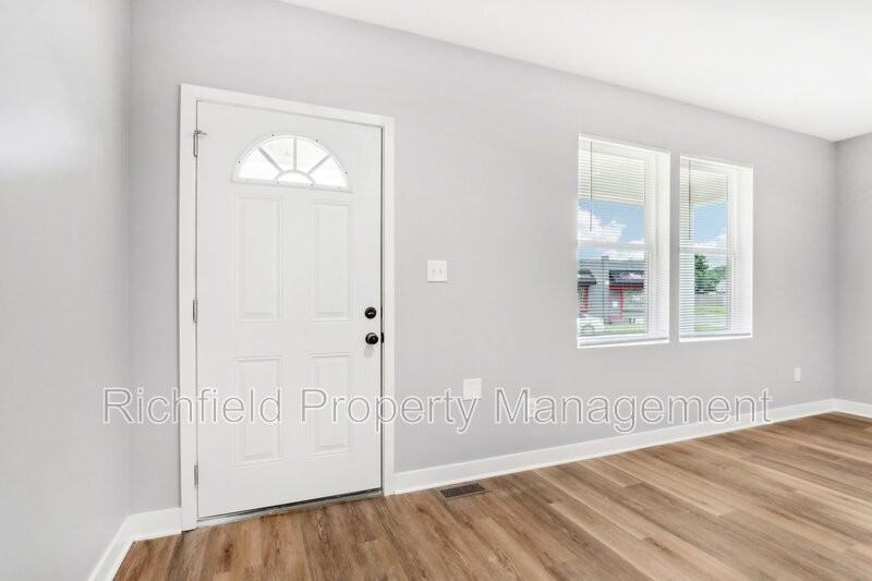 2030 E Maryland St - Photo 6 of 40