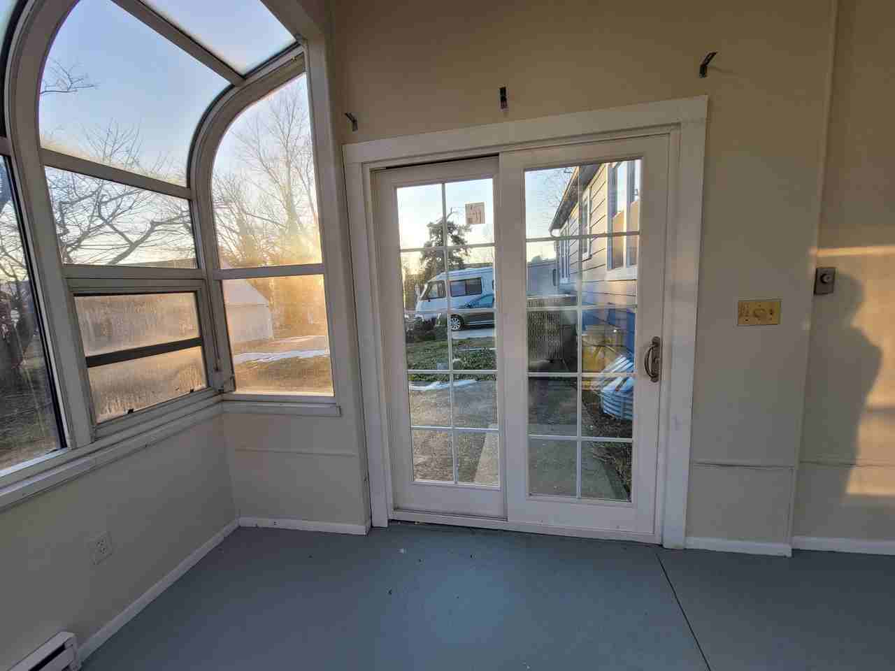 844 Forest St - Photo 5 of 50
