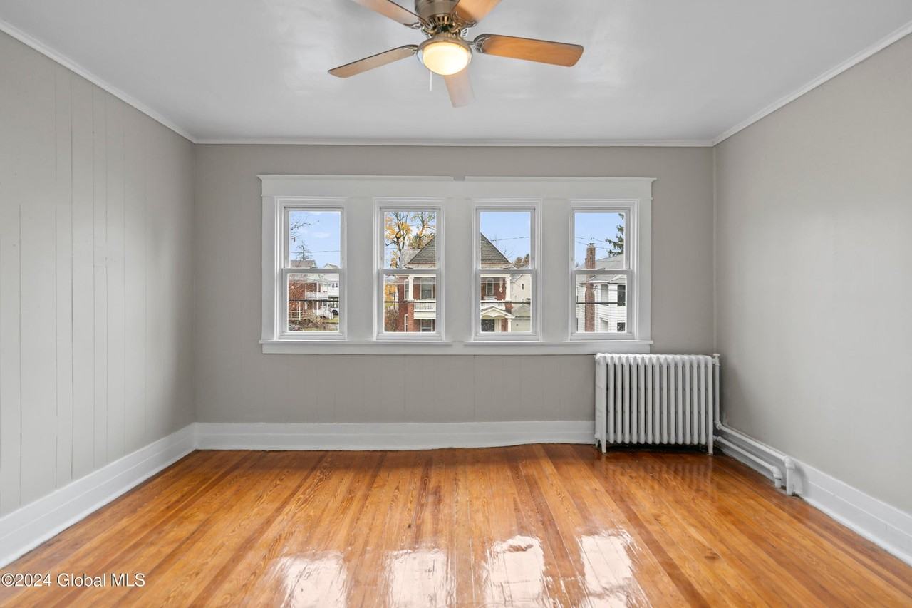 6 Blakely Ct #2ndFL - Photo 2 of 14