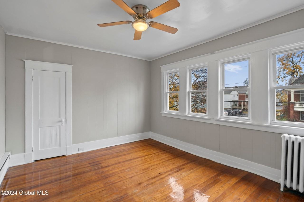 6 Blakely Ct #2ndFL - Photo 3 of 14