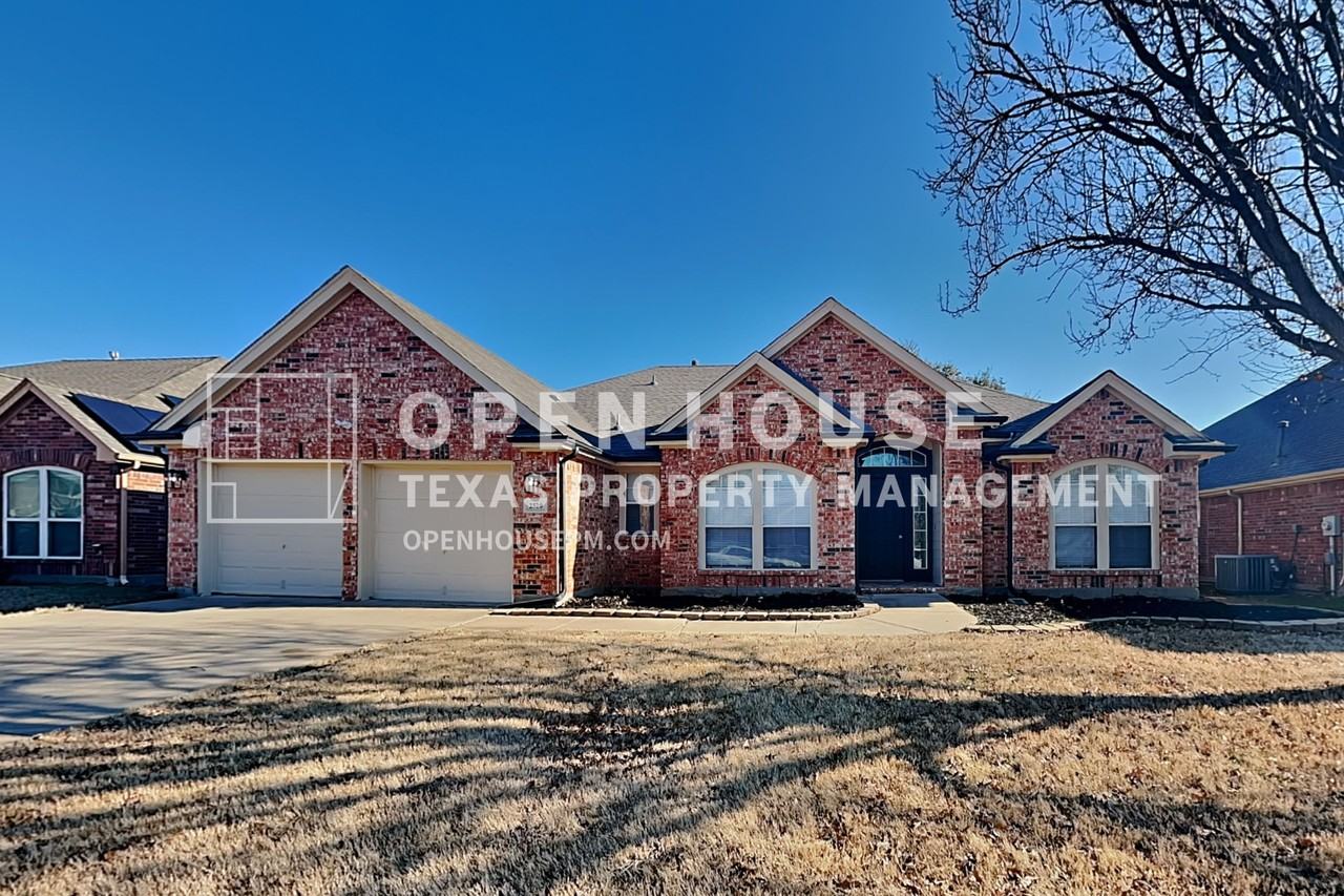 2520 Edgefield Trl - Photo 2 of 27