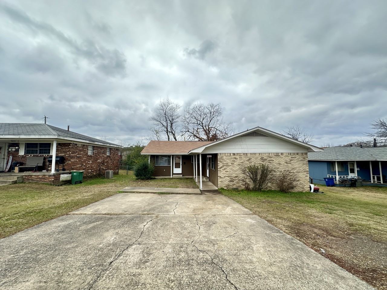 4405 Lynn Ln - Photo 3 of 9