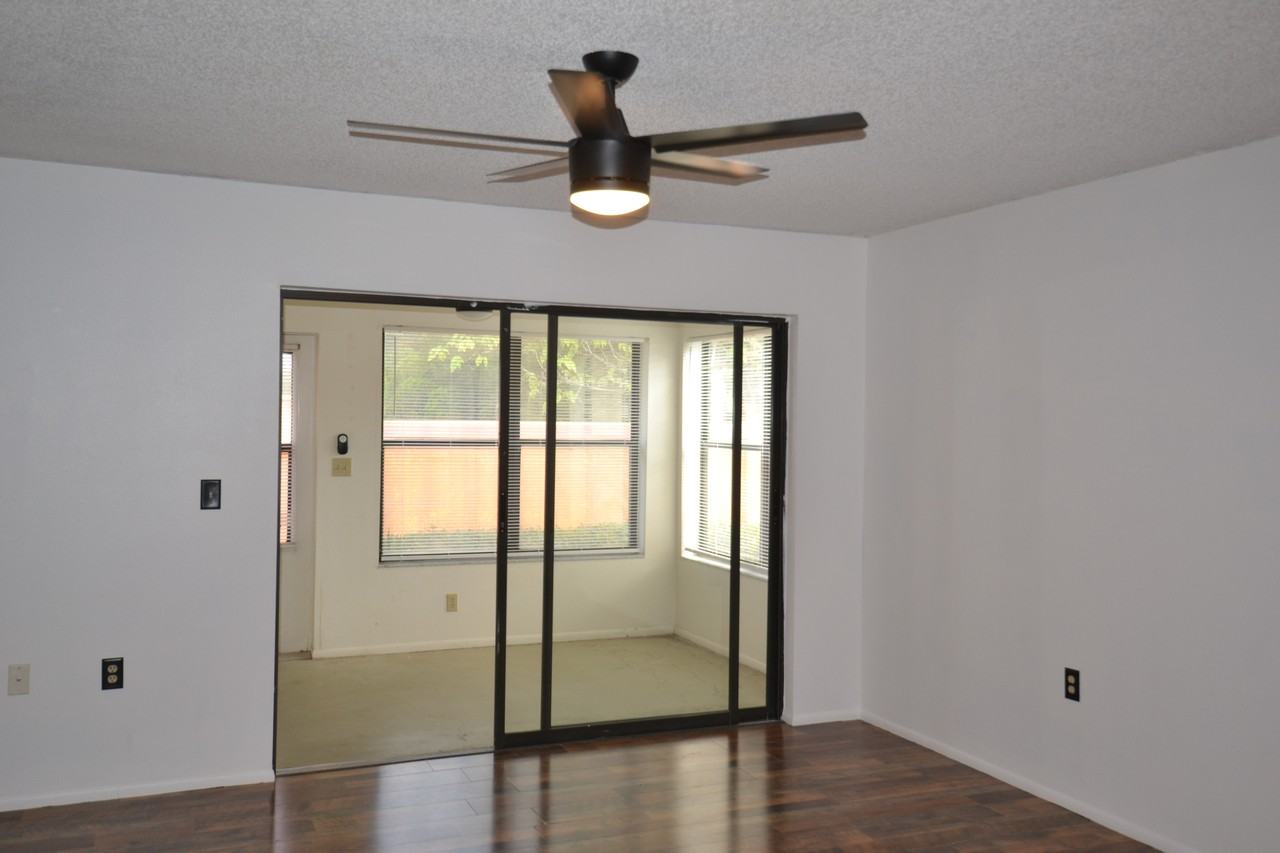 7331 Greystone Dr - Photo 4 of 43