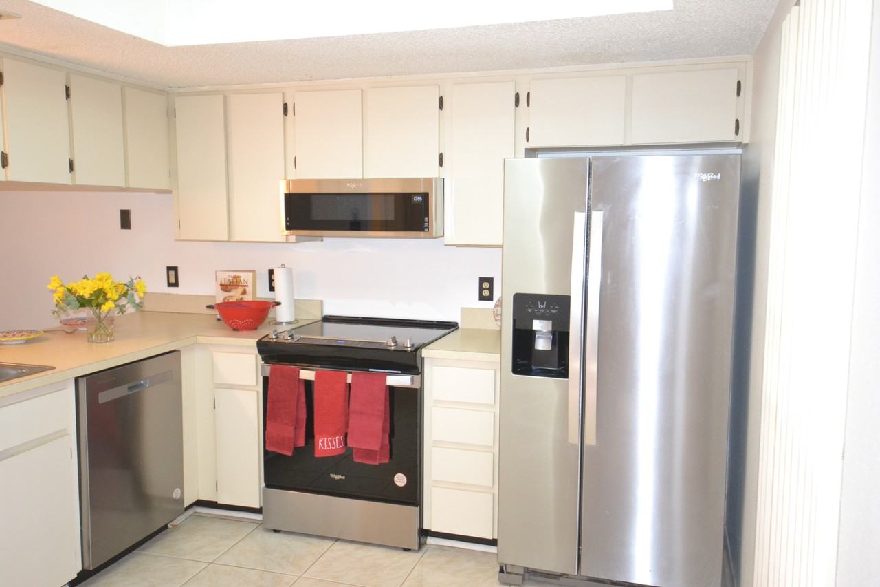 7331 Greystone Dr - Photo 2 of 43